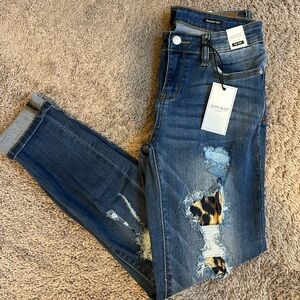 NWT Judy Blue Leopard Patch Mid Rise Skinny Jean